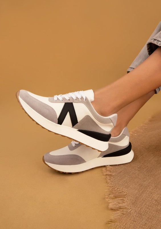 [ PRE- ORDER 4/10] Isabela Sneakers